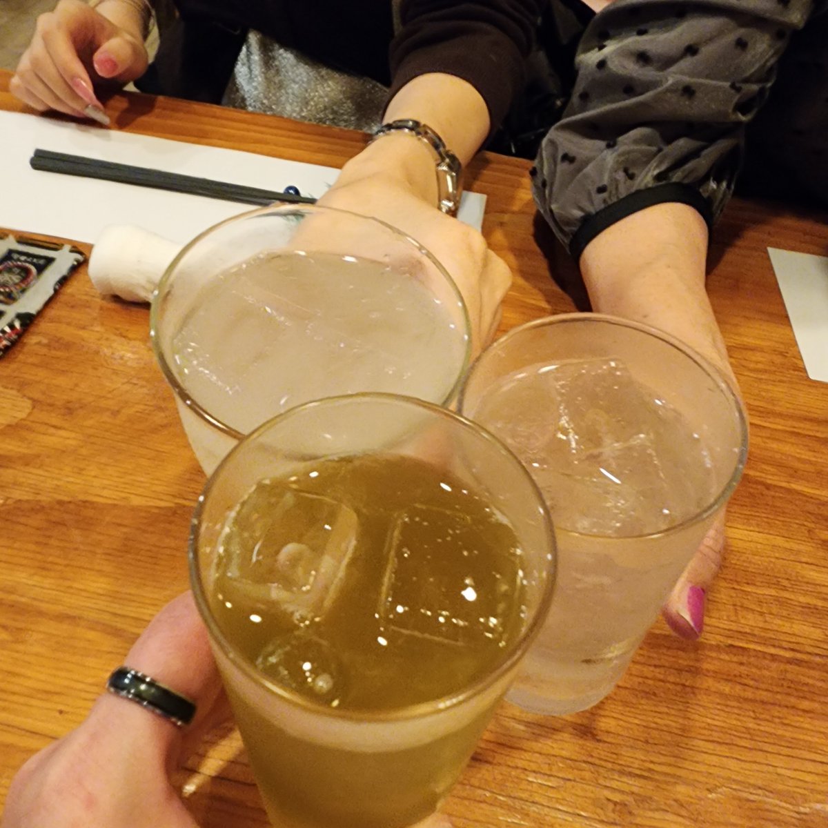 pixie_nrk's tweet photo. おはようございます
昨日は生憎の雨だったけど
10年以上ぶりにお姉ちゃんと再会🧡
たった2年しか一緒に居らんかったけど
今もこうして会いに来てくれる事に感謝😊
お姉ちゃんの『○○やに～』が心地良い✨️
さて今日もがんばるかー！
本日も宜しくお願いします♪ https://t.co/0BlJQAm5SQ
