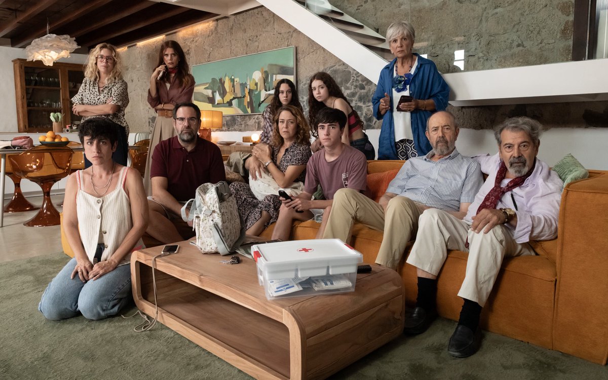 muchomqueseries's tweet photo. Imágenes de #PerfectosConocidos, la nueva comedia dirigida por Javier Fesser (ganador de siete premios Goya y nominado a los Premios Oscar de la Academia), que llegará a los cines el 1 de enero del próximo año

Más información en https://t.co/H1ckWt42X6 https://t.co/d1x9gArD5T