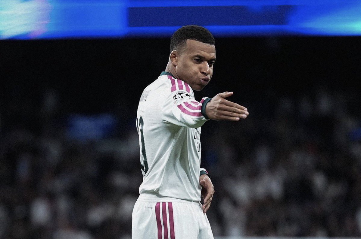 FabrizioRomano's tweet photo. ⚪️💥 Kylian Mbappé: “El Clásico and then Ballon d’Or ceremony? Let’s go for it”. 😉 https://t.co/hol9k3KbYM