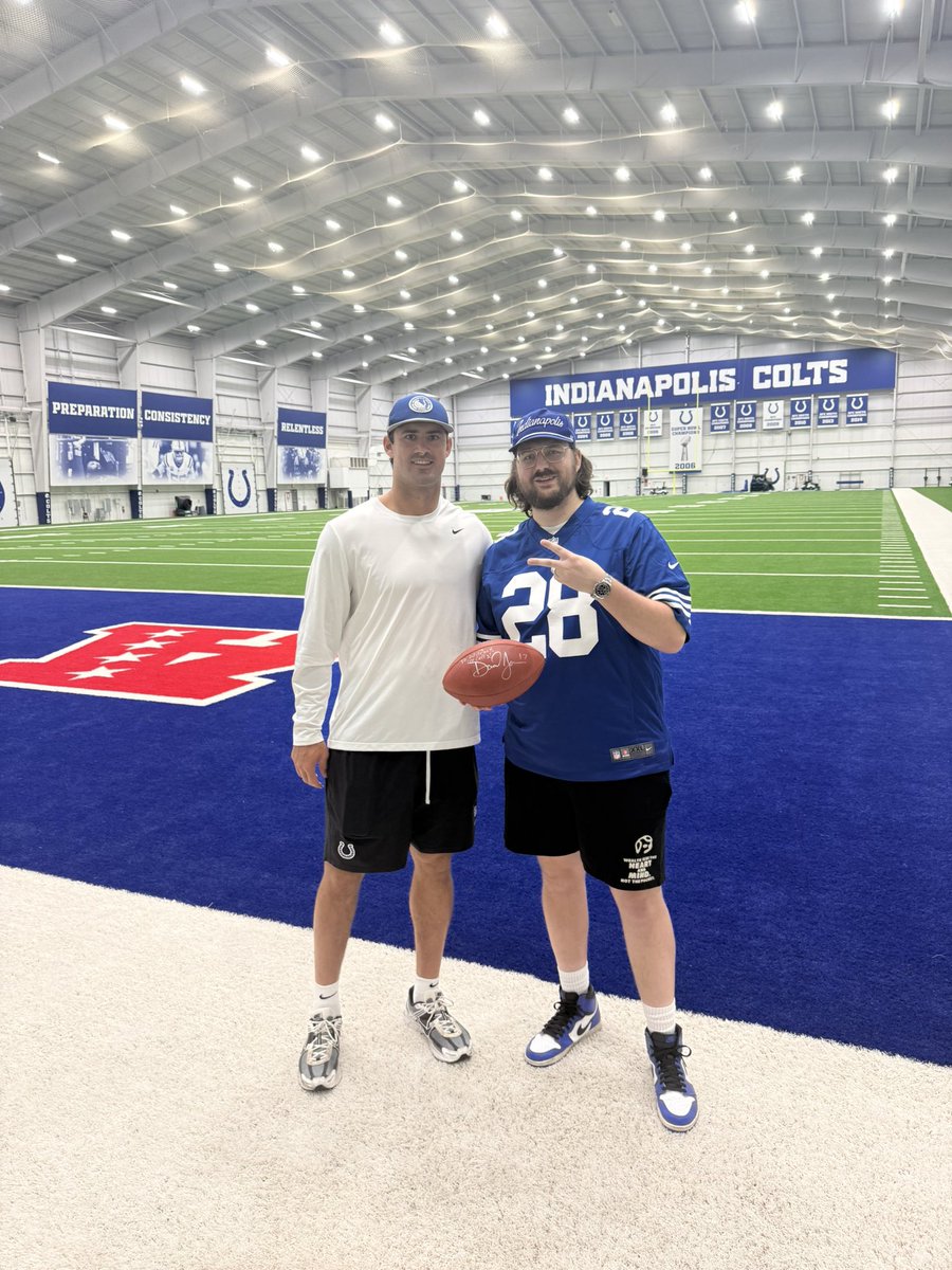 I_AM_WILDCAT's tweet photo. I got to do a sick collab with the NFL and Colts and be featured in a video on the official NFL YouTube channel. 

Lucky to get to do cool things with my favorite football team. 

WILDCAT vs Daniel Jones. IRL vs Video Games.

Video link in replies. https://t.co/ey5VIKkGLJ