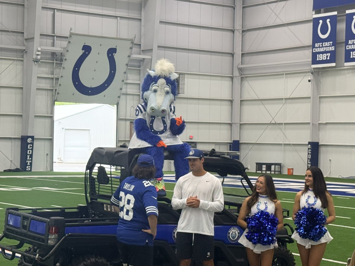 I_AM_WILDCAT's tweet photo. I got to do a sick collab with the NFL and Colts and be featured in a video on the official NFL YouTube channel. 

Lucky to get to do cool things with my favorite football team. 

WILDCAT vs Daniel Jones. IRL vs Video Games.

Video link in replies. https://t.co/ey5VIKkGLJ