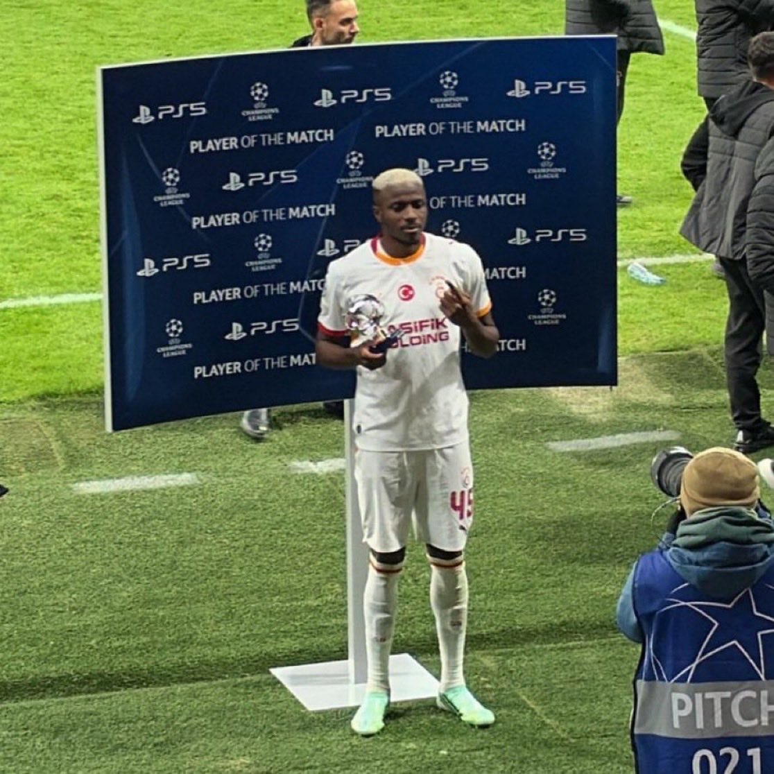 galaclups's tweet photo. Yakın zamanda yaşadığı zorlu sürecin ardından bu gole ve ödüle çok ihtiyacı vardı. Güvenimiz de inancımız da tam. Bu gol daha başlangıç. https://t.co/BbqjW7DQAk