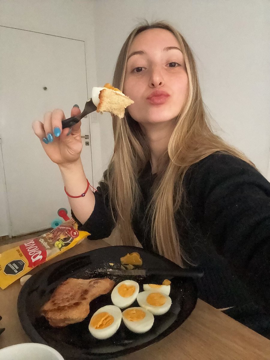 cherryevexo65's tweet photo. This is what I actually look like, no filter no makeup 🙈 https://t.co/eQsnNjW6OU