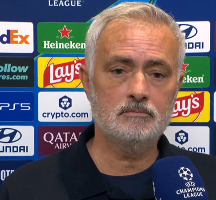 theMadridZone's tweet photo. 🚨 José Mourinho: "Thibaut Courtois did NOT deserve to concede that goal.

His teammates RUINED the night for him.

I didn't like it.

He saved us many times tonight, and in the end they ruin the cleansheet for him." https://t.co/RLdhPI6tfY