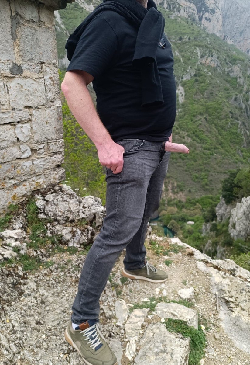 _gingerexhib's tweet photo. Turns out Mother Nature isn't the only one putting on a show on the trail. Bf insisted on capturing the moment 

#ginger #teamexhib #gaypublic https://t.co/Dqge0GA3QB