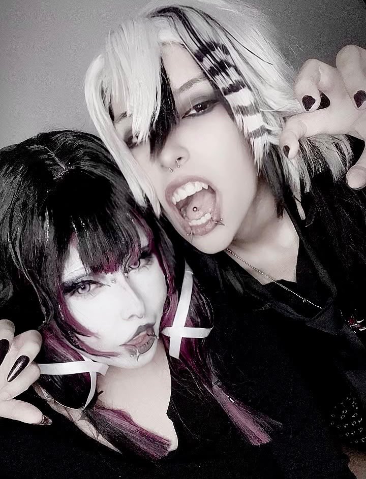 rip_angell_'s tweet photo. me and my gf being gothemo arlebina irl

credits to @vaderfreaks for the designs 🖤
#arlebina #genshincosplay https://t.co/5fFb4iSDBd