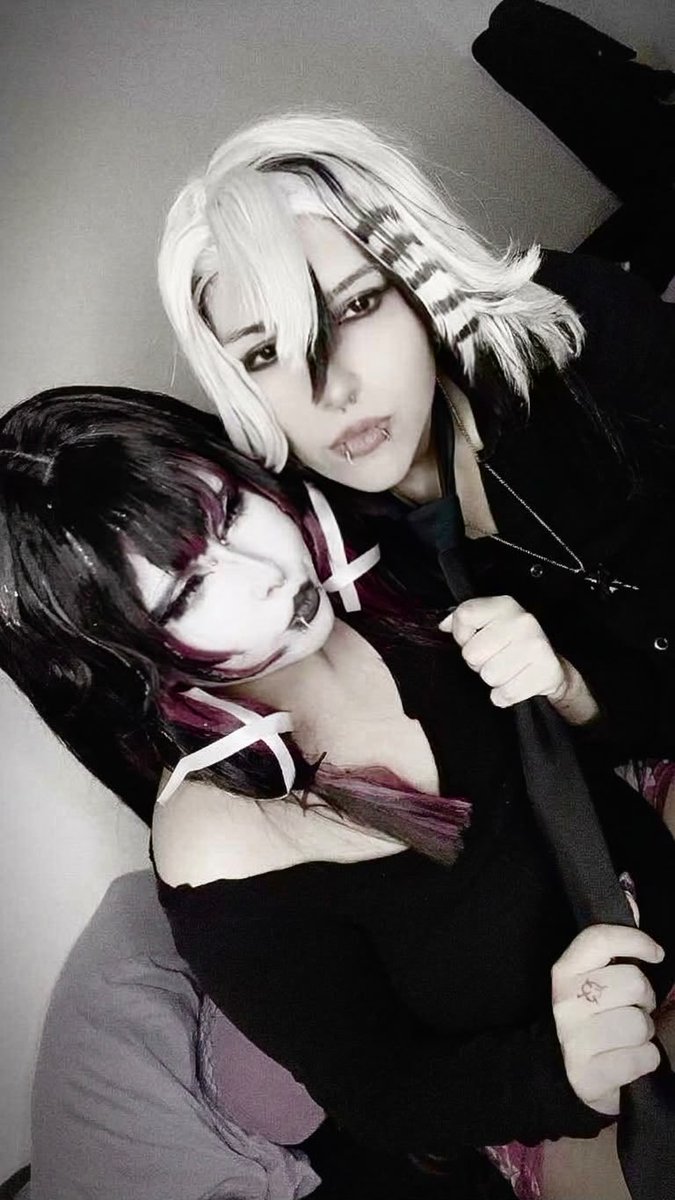 rip_angell_'s tweet photo. me and my gf being gothemo arlebina irl

credits to @vaderfreaks for the designs 🖤
#arlebina #genshincosplay https://t.co/5fFb4iSDBd