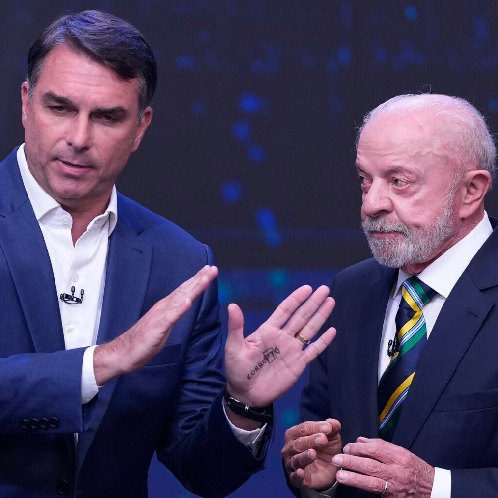 republiqueBRA's tweet photo. 🚨 🔓 Lula ACEITA as condições de Flávio Bolsonaro para autorizar a quebra de sigilos bancário, fiscal e telefônico; segundo o coordenador da campanha petista, Camilo Santana, documentos com as autorizações serão apresentados ao TSE. https://t.co/ix6gI3qm0Z