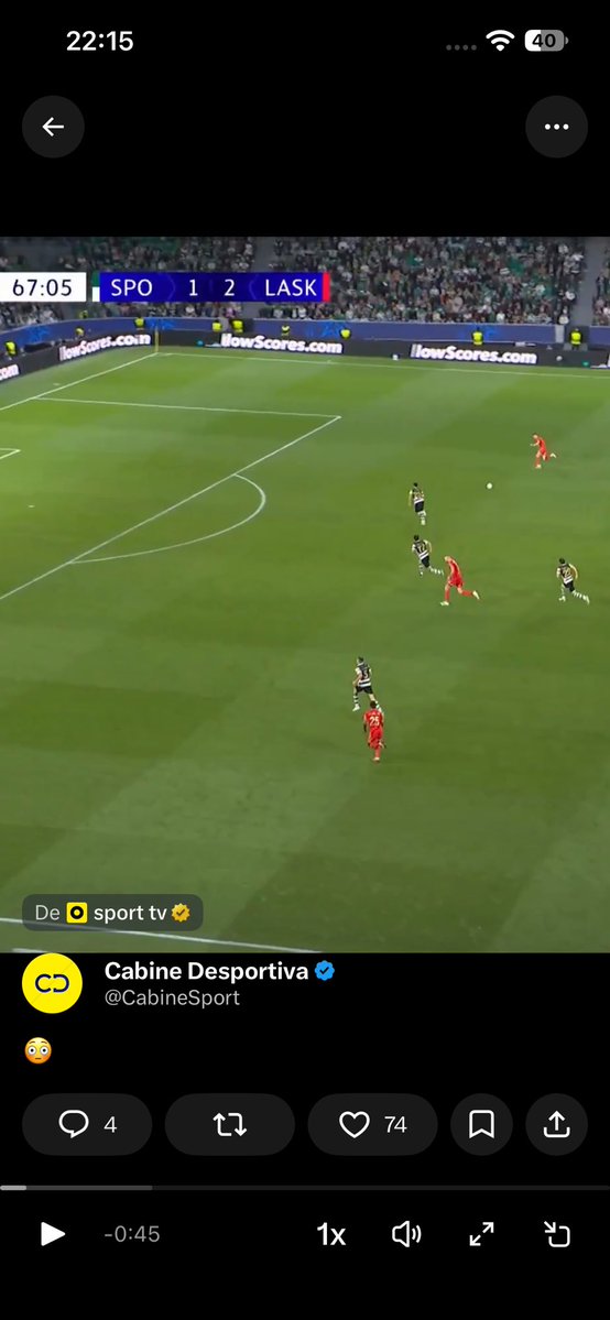 buchexq's tweet photo. 3 lances que dão golo e 3 lances em que ninguém faz a mínima ideia do que é que o Maxi Araújo está a fazer 
puta que pariu https://t.co/K5l9RWXmTO