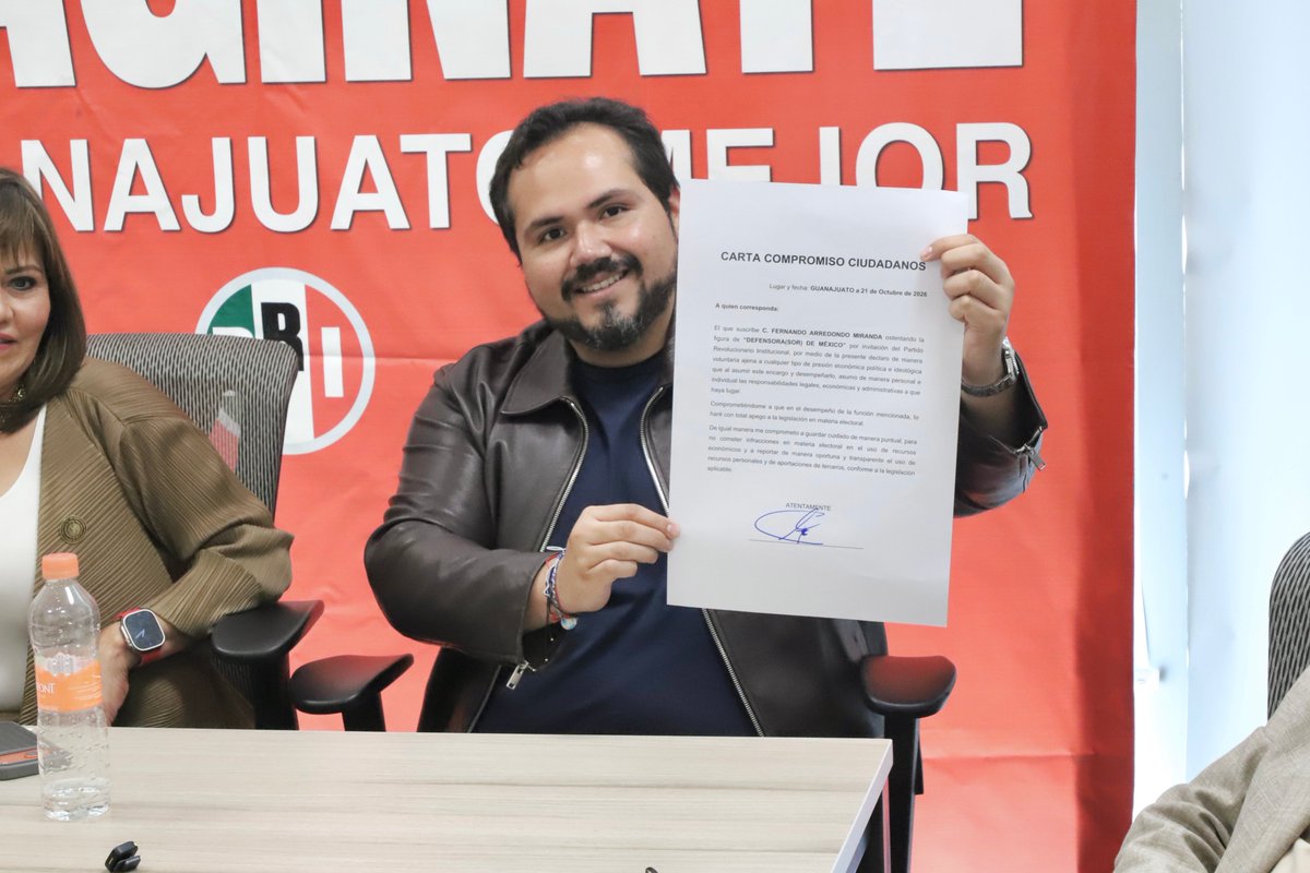 PRIGTO's tweet photo. El @PRIGTO abre las puertas Fernando Arredondo Miranda, quien firmó como #DefensorDeGuanajuato
@RuthTiscareno y @Bony_Rguez le dieron la bienvenida además al presidente del Comité Municipal de este municipio a Felipe Antonio Pérez Cárdenas y Ricardo Mendoza González como 
#PRIGto https://t.co/5IJyR3uqHx