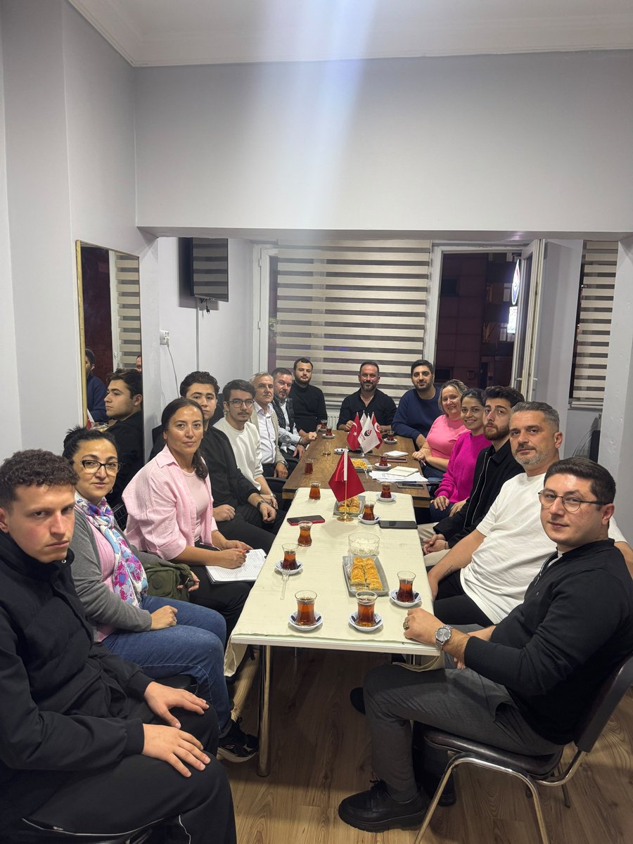bayrampasazafer's tweet photo. Zafer Partisi Bayrampaşa İlçe Başkanlığı olarak yönetim kurulu toplantımızı gerçekleştirdik.

#ParolamızZafer
#ümitözdağ #zaferpartisi  #SüreciBaltalayacağız #türkiye

@umitozdag 
@zaferpartisi 
@HakanAksit34 
@ZaferPartisi_34 
@olcay_ucuncu https://t.co/ipr6XXJDVb