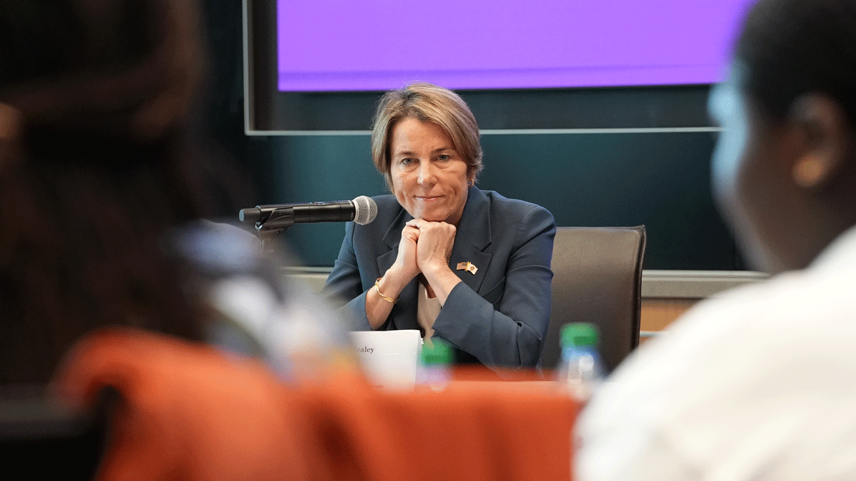 UMassChan's tweet photo. Massachusetts Gov. Maura Healey came to the UMass Chan Medical School campus today for a roundtable discussion on the maternal health research and support programs happening at @UMassChan and @UMassMemorial. #MaternalHealth #MentalHealth #doulas #PostpartumPsychosis @massgovernor https://t.co/WRCGd1r76T
