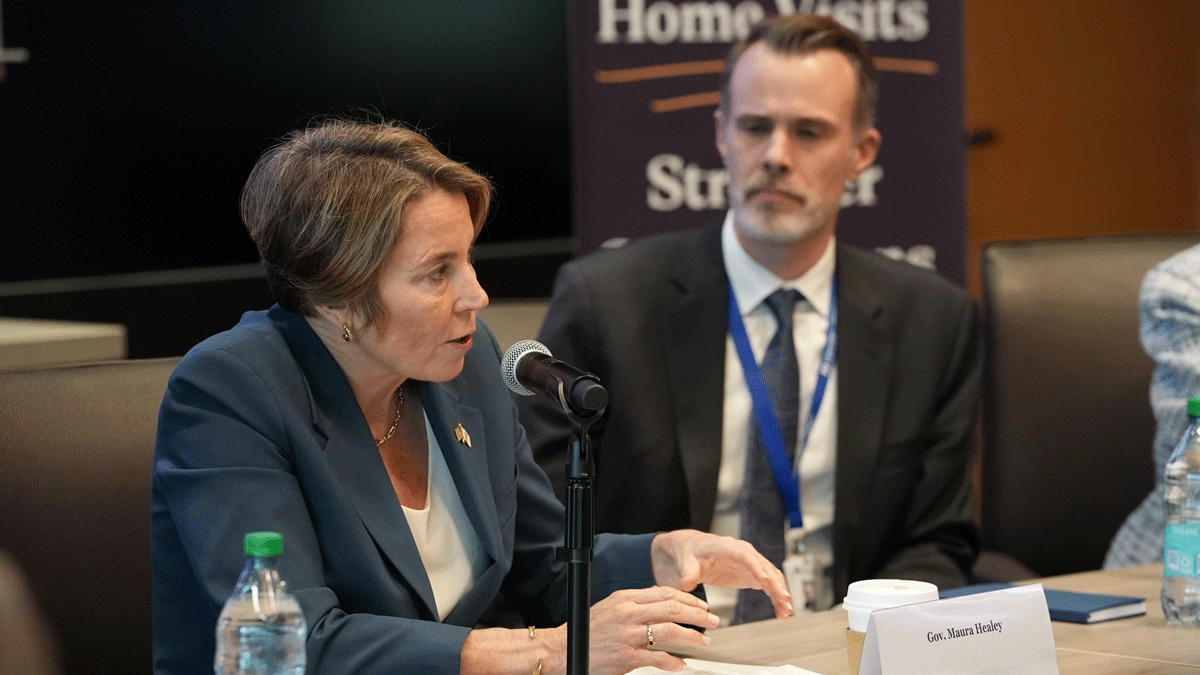 UMassChan's tweet photo. Massachusetts Gov. Maura Healey came to the UMass Chan Medical School campus today for a roundtable discussion on the maternal health research and support programs happening at @UMassChan and @UMassMemorial. #MaternalHealth #MentalHealth #doulas #PostpartumPsychosis @massgovernor https://t.co/WRCGd1r76T