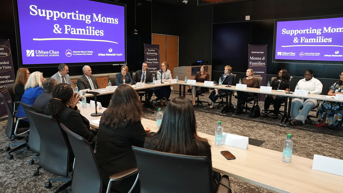 UMassChan's tweet photo. Massachusetts Gov. Maura Healey came to the UMass Chan Medical School campus today for a roundtable discussion on the maternal health research and support programs happening at @UMassChan and @UMassMemorial. #MaternalHealth #MentalHealth #doulas #PostpartumPsychosis @massgovernor https://t.co/WRCGd1r76T