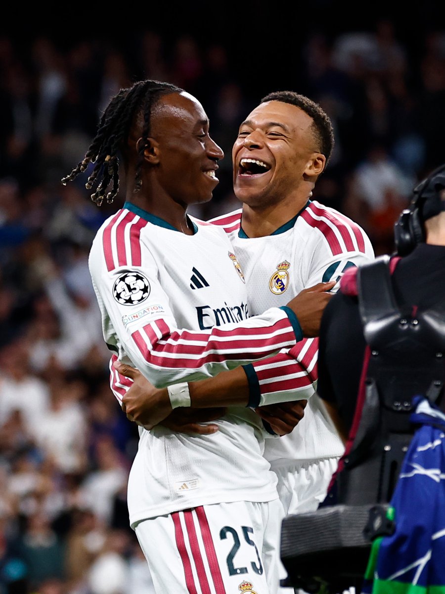 realmadrid's tweet photo. ☺️
👉👈

Yo también quiero un abracito de @KMbappe... https://t.co/Tk4UETJAGD