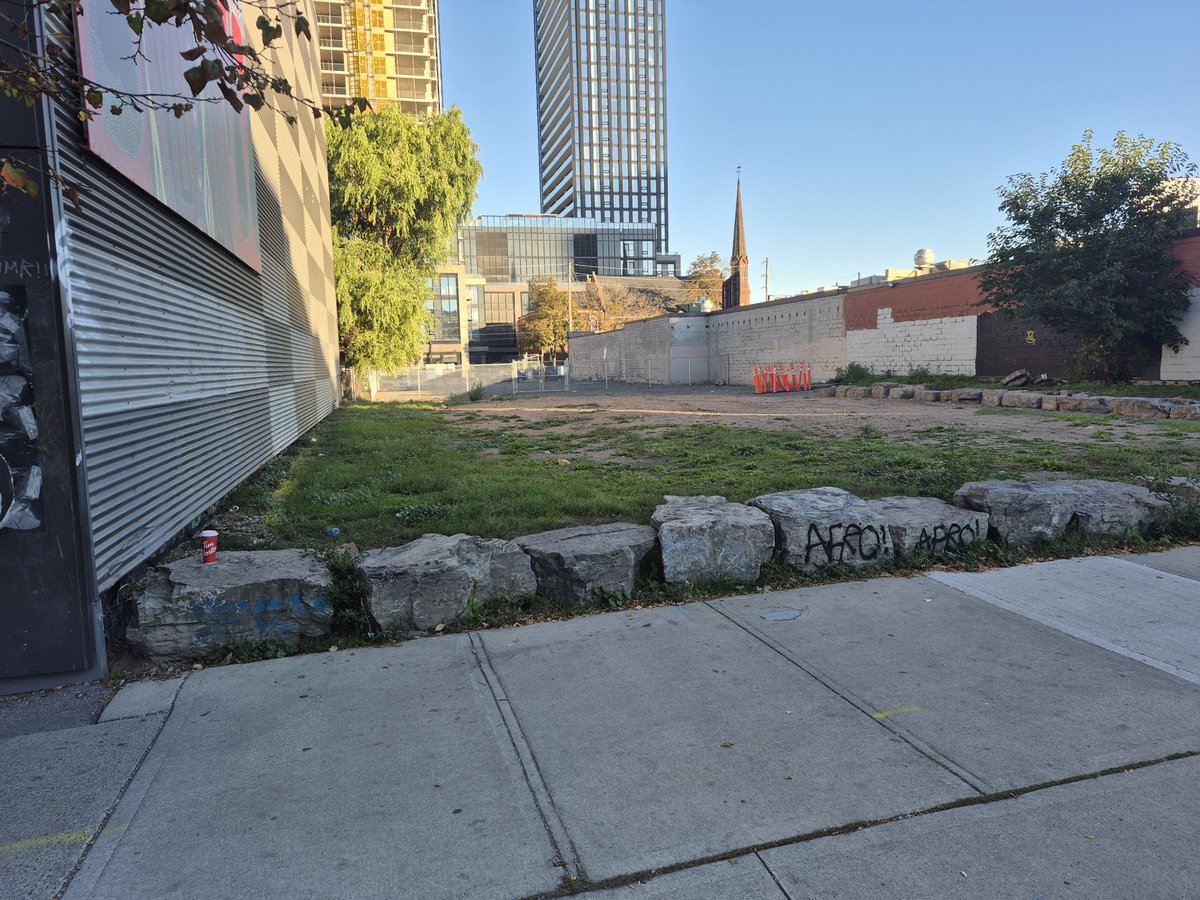 CanadaBasic's tweet photo. Who else thinks #HamOnt needs to honor the Tivoli theater with a downtown basecamp and not another condo building? https://t.co/gNvZ58Lcwr