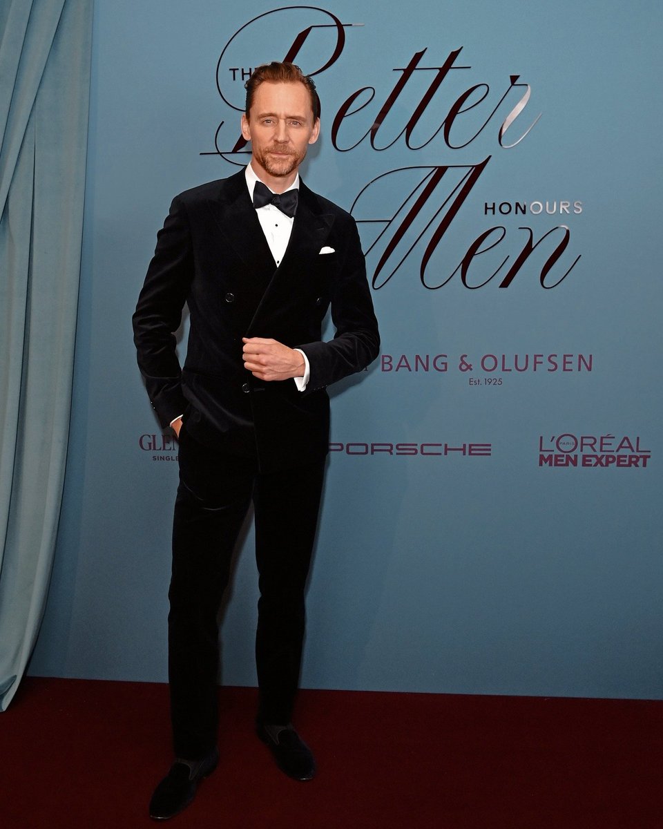 bestoftwh's tweet photo. 📷NEW| Tom Hiddleston attending 'The Better Man Honours'. https://t.co/ZFVKKGR1yI