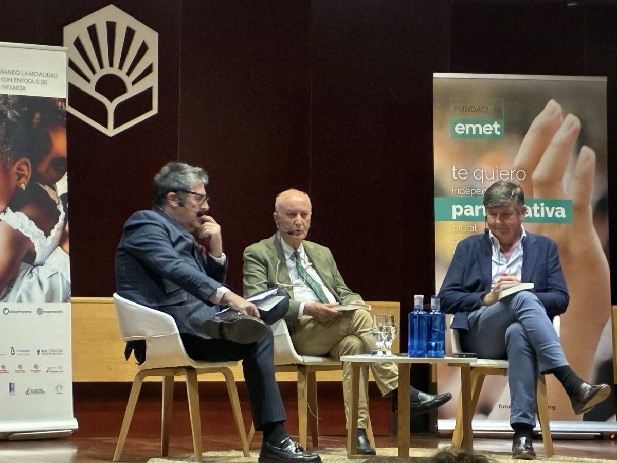 aNOESSO's tweet photo. Alfonso Fernández de Fundación Emet-Arcoiris:una vida dedicada a hacer posible que los demás puedan vivir la suya. Un privilegio compartir ese 80 cumpleaños y esa publicación. https://t.co/ivgp1aojm2