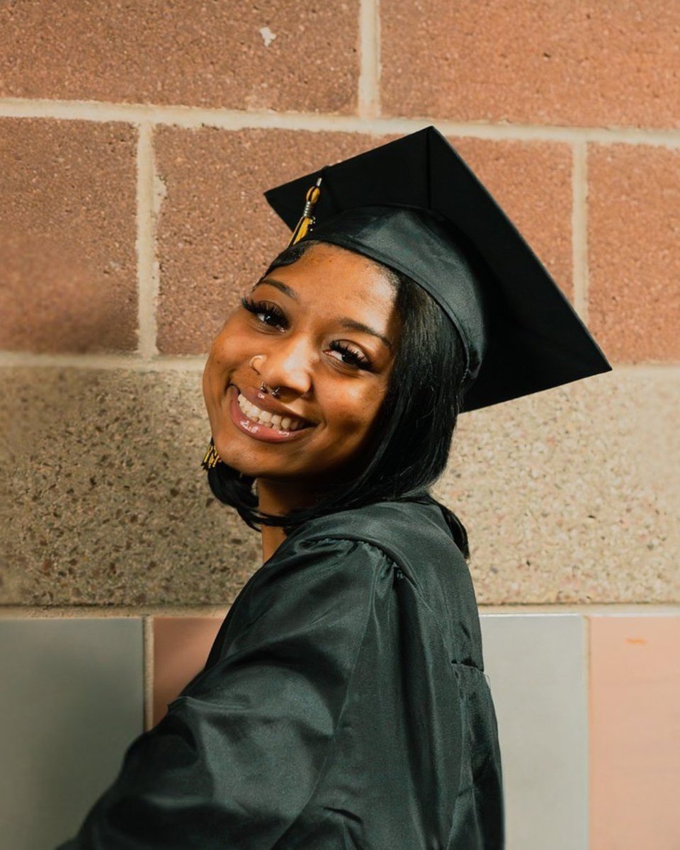 kcpublicschools's tweet photo. With the Great Jobs KC Adult Learner Scholarship, eligible adult learners who are 24+ and have not yet earned a bachelor's degree can receive up to $25,000 paid directly to their college!

Applications open now through Nov. 20 🎓

Learn more and apply >> https://t.co/s5N8qrzx0X https://t.co/achqUXRYIR