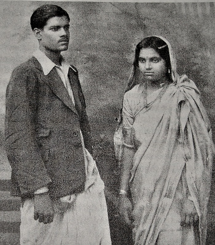 Paperclip_In's tweet photo. A young Bengali graduate chases mosquitoes and malaria patients for a British doctor in Calcutta for days, helps crack how malaria spreads, a discovery that changed the fate of civilization, then watches his boss win the Nobel Prize without once saying his name. Thread. 1/22 https://t.co/LKdQSE082U