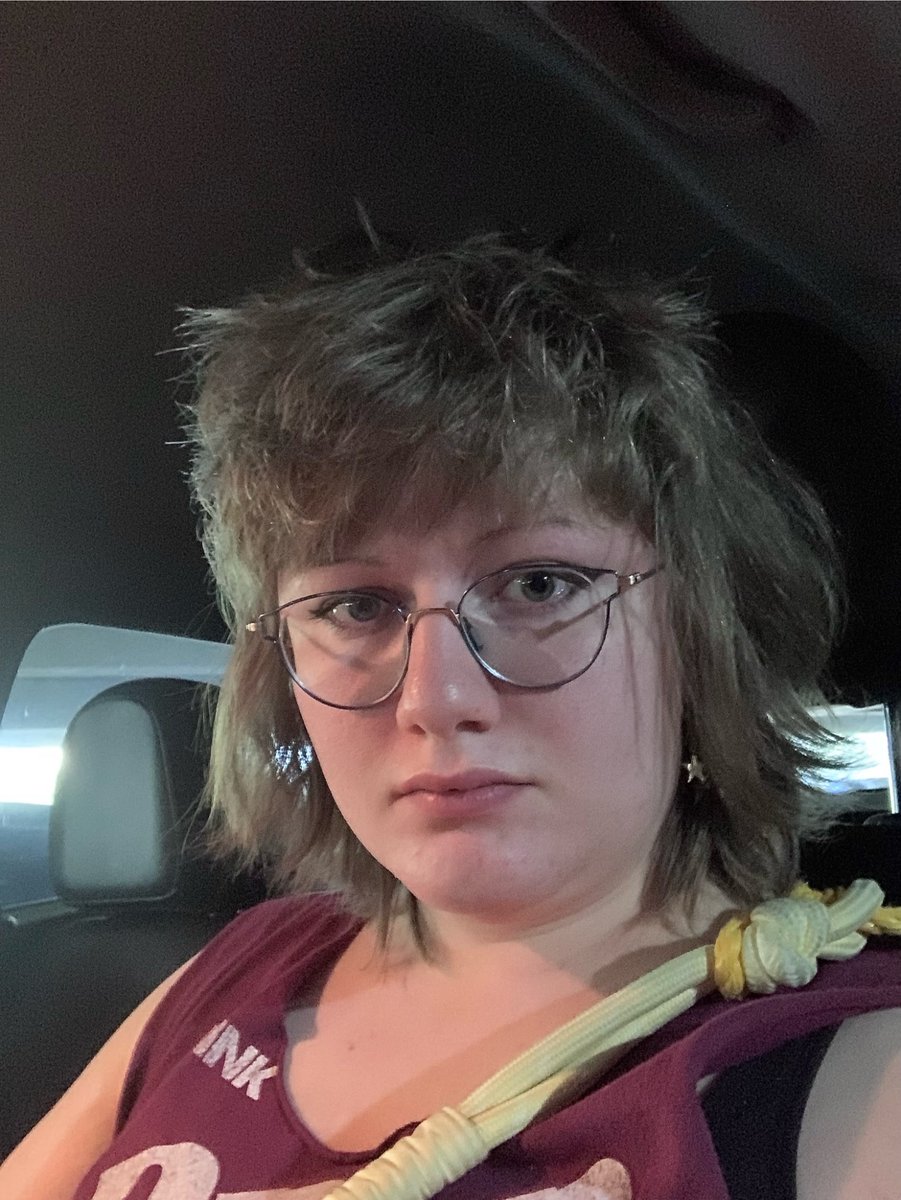 PayaPiper's tweet photo. I had a terrible headache today. It’s not right to do that to a Piper :/ https://t.co/wkgPfqwmtV