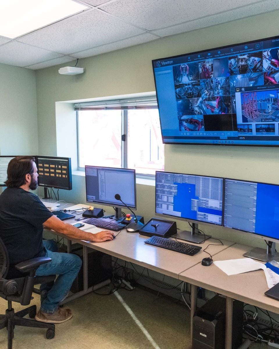 INL's tweet photo. ICYMI: @INL put a full-scale 230-kV power grid transformer through a simulated earthquake for the first time at @UCSanDiego.⚡

Replacing one can take 5+ years. This test could help engineers reduce damage and fortify power grid resilience.

Read more: https://t.co/xyWGNuQJyk https://t.co/NXSgX5Feul