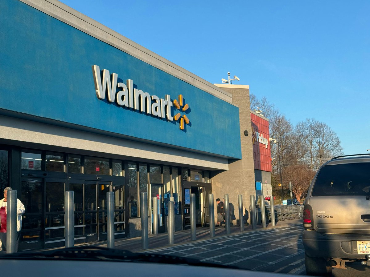 connectzapp's tweet photo. Retail roles at Walmart are out there. Our guide shows you how to find them, stand out and get matched faster. https://t.co/w1T2k8VxJA #RetailJobs #WalmartCareers https://t.co/HKarw4nryd