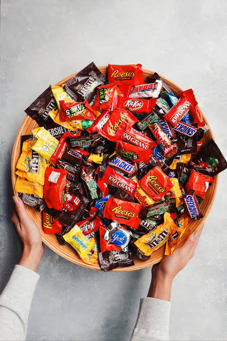 _we_love_food's tweet photo. Pick only TWO pieces ⬇️ https://t.co/O2ESWVkANG