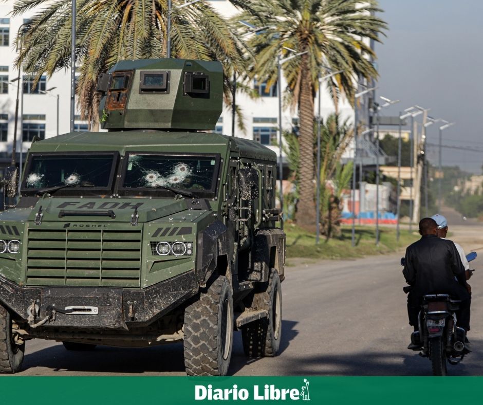 DiarioLibre's tweet photo. 👀| #LasCincoMásLeídasDL | Bukele anuncia operación militar en Haití para rescatar a cuatro salvadoreños secuestrados

🔗https://t.co/8X1et2VsoJ

#DiarioLibre #Noticias https://t.co/voOYhFnuz2