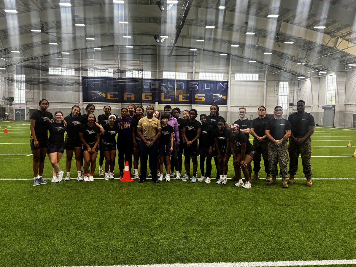 LE_HOOPS's tweet photo. What an awesome way to end our 5-week challenge with the Marines🏋️♀️
Huge S/O to @RichardsonHS1 Capt. Lawrence, Srg Herron 💪🏾
Special Thanks to 1st Srg Ward and Srg Cleveland 💪🏾
@RichardsonHS1
@RISDAthDept @RichardsonISD
#LE5weekchallenge #LEgacy https://t.co/EjN3DVzPCY