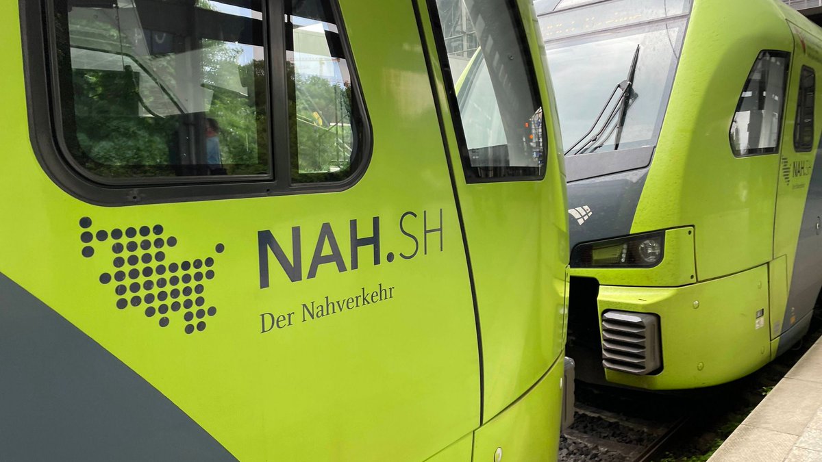 RailScopeEU's tweet photo. 🚄 FDP warns of further cuts to train services in the north https://t.co/jP0xZScrZ5 #Rail #DE https://t.co/N6IW5GhWzy