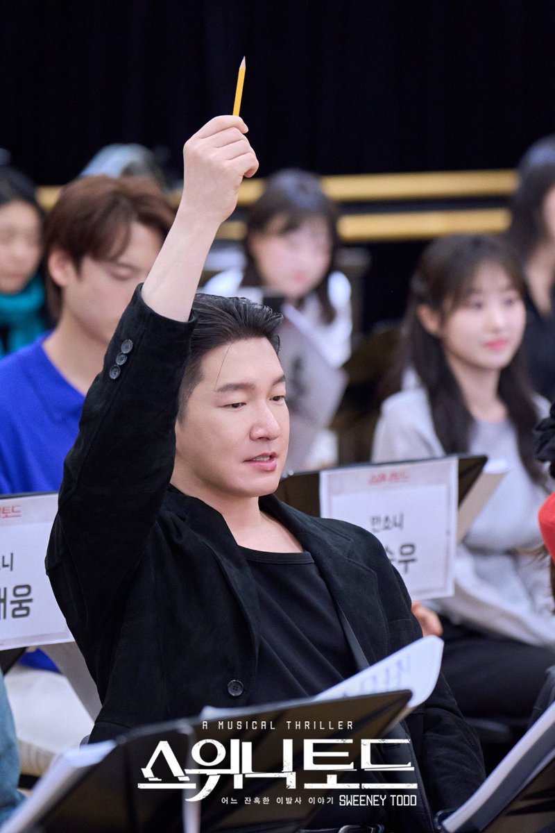 johoologh's tweet photo. 연필만 쓰는 사람
조승우 스위니토드 상견례 

2019                                             2026 https://t.co/C2vt0C1Mp0