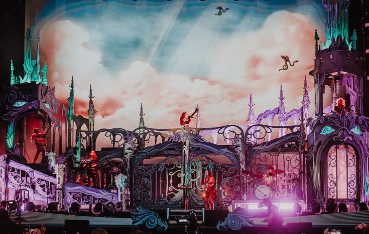 sevikasmywife's tweet photo. Chappell truly is in a league of her own when it comes to her stage set designs bc this is breathtaking https://t.co/Vnv3xtlJhK