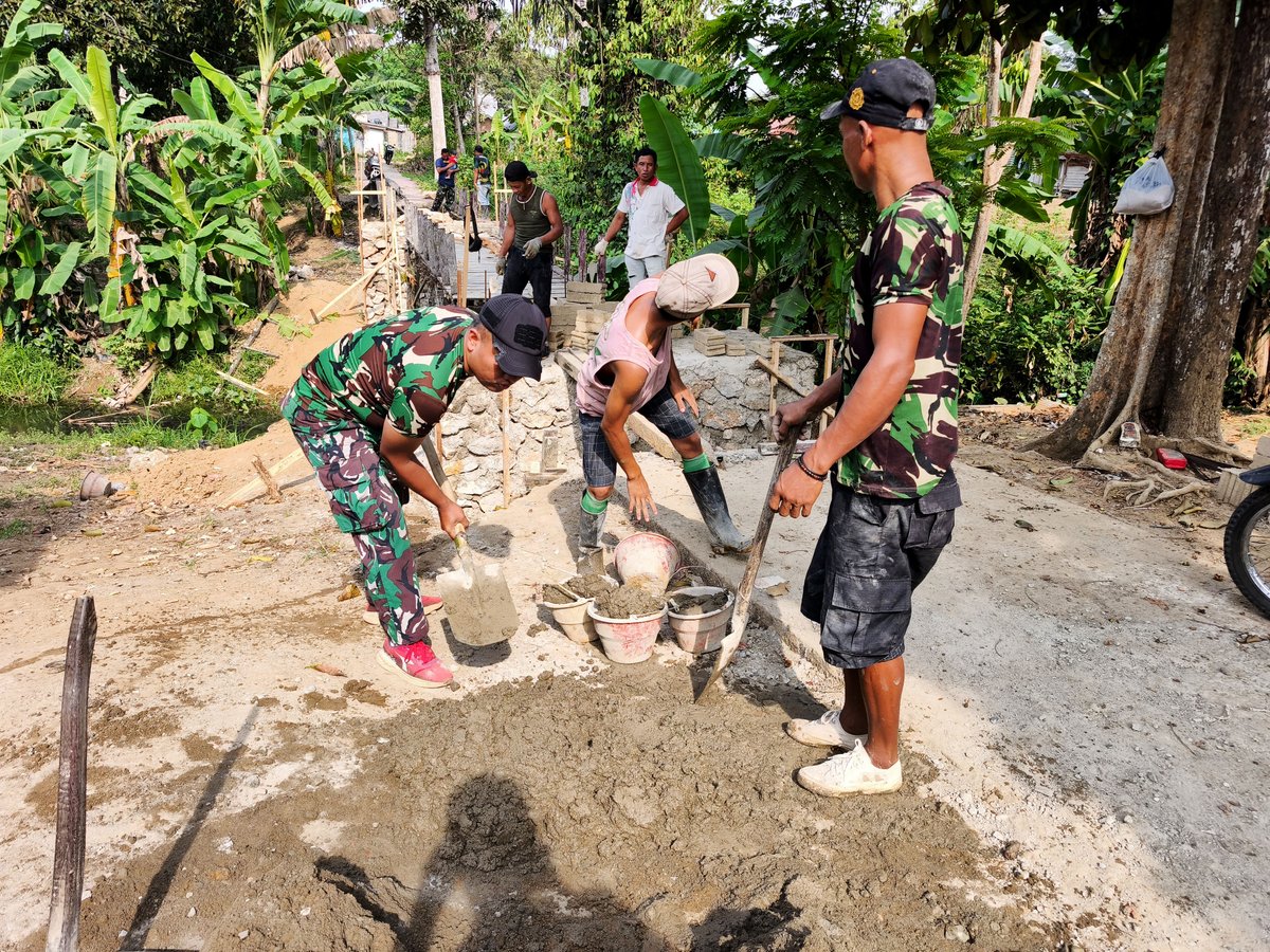 kodim1003kdg's tweet photo. Kemanunggalan TNI-Rakyat Terlihat Dalam Pembangunan Jembatan Garuda di HSS

@pendim1003

#dispenad #puspentni #korem101ant #penrem101ant #pendamXXIItb #kodamXXIItb #TNIAD https://t.co/f4lIygzKcw
