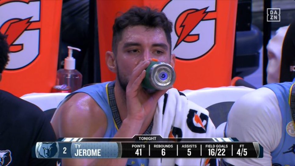 TrashTalk_fr's tweet photo. Ty Jerome a EXPLOSÉ son 1er match 😳

41 points 
6 rebonds
5 passes
16/22 au tir (!!)
5/8 à trois points
28 minutes (!!!) https://t.co/Nzge0ZKxlH