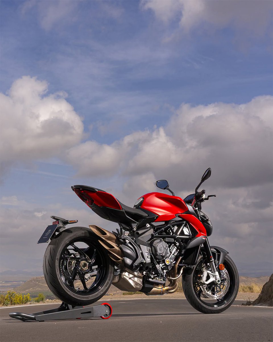 mvagustajp's tweet photo. どこから見ても、圧倒的な存在感。それが、Brutale 800。細部に宿る美しさと、見る者を惹きつける大胆なスタイリング。ただ美しいだけではない。見るほどに、その魅力に心を奪われる。#Brutale800  #MVAgusta https://t.co/QJ1SP91PzY