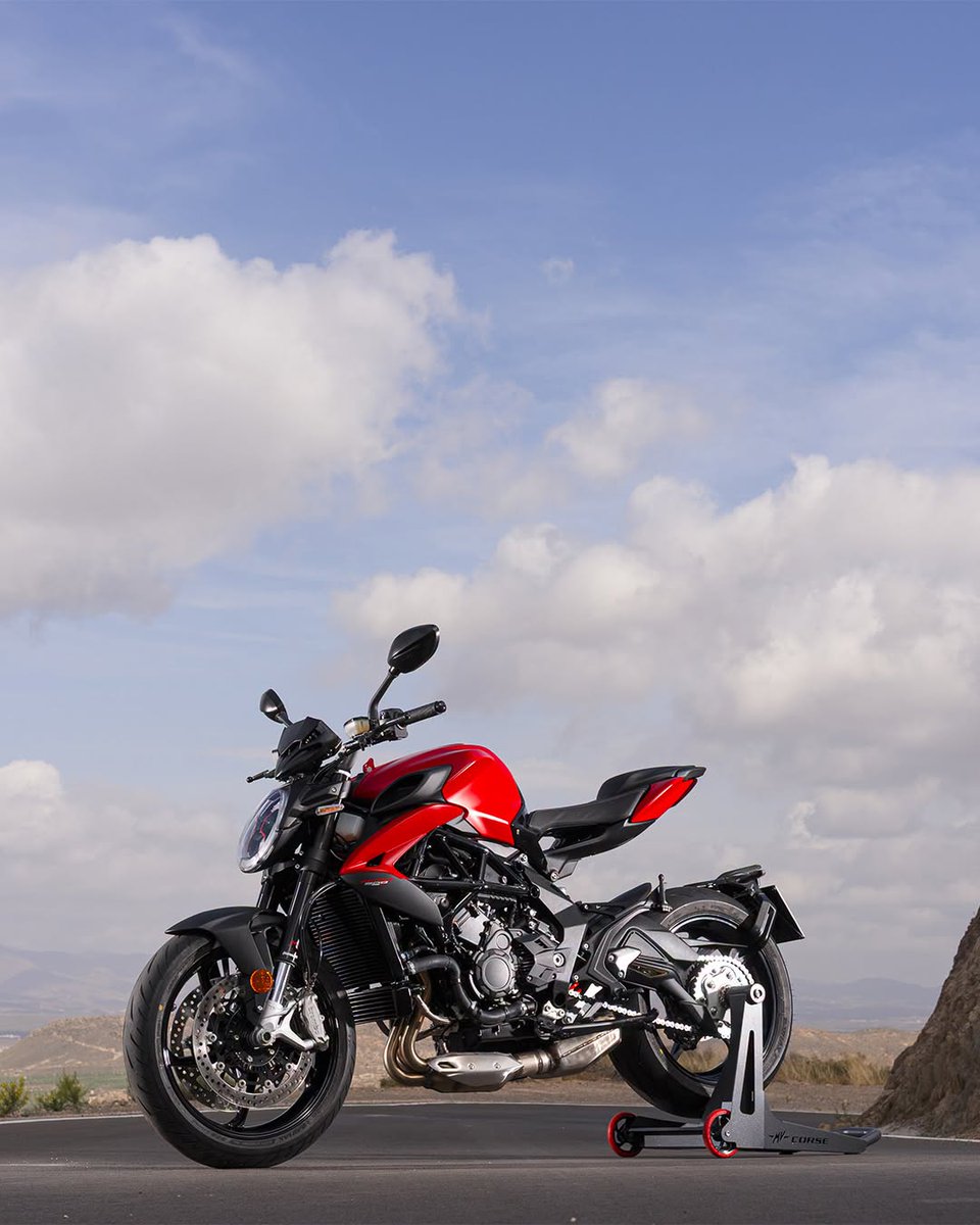 mvagustajp's tweet photo. どこから見ても、圧倒的な存在感。それが、Brutale 800。細部に宿る美しさと、見る者を惹きつける大胆なスタイリング。ただ美しいだけではない。見るほどに、その魅力に心を奪われる。#Brutale800  #MVAgusta https://t.co/QJ1SP91PzY