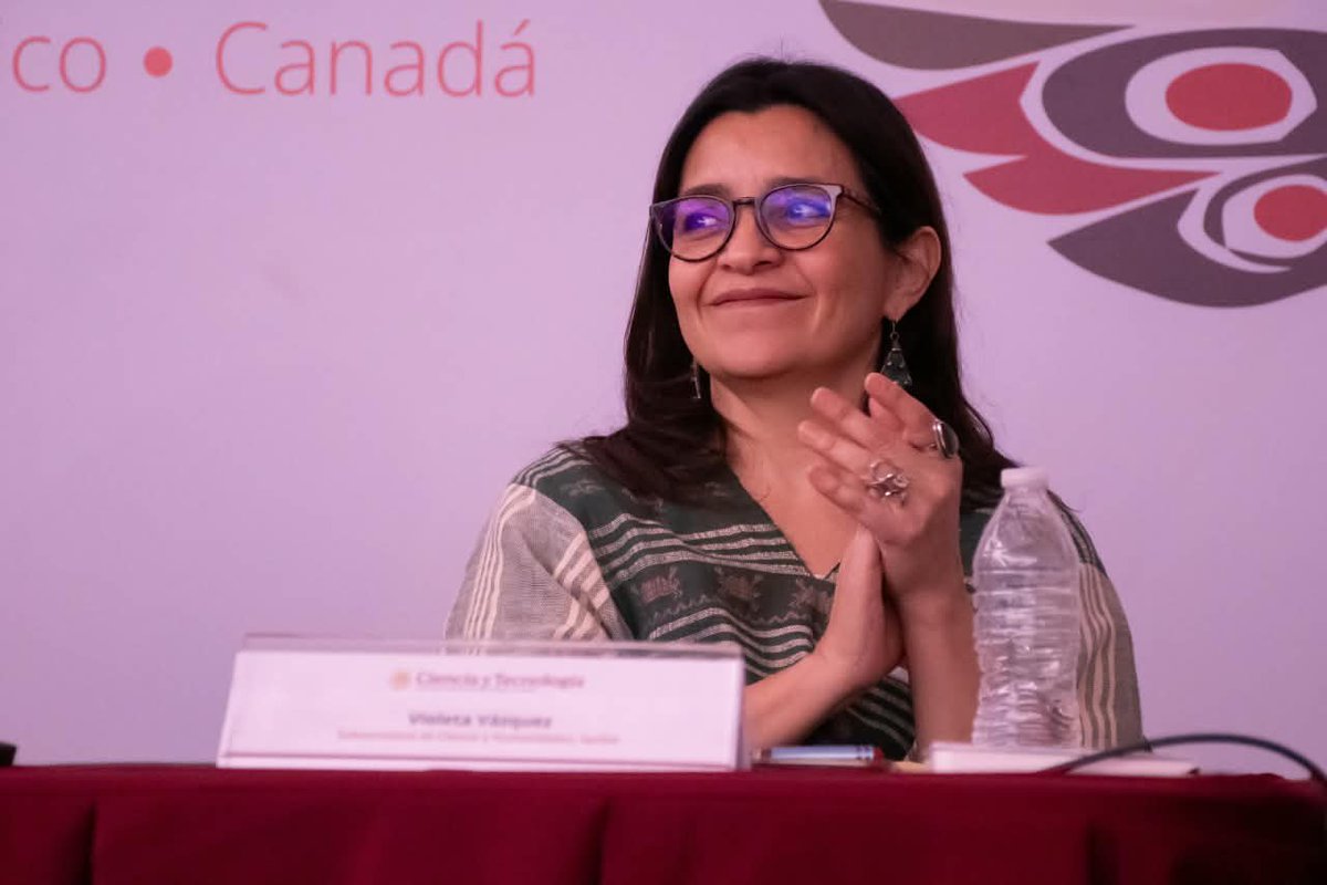 Secihti_Mx's tweet photo. ¡Uniendo voces por nuestras raíces! 🗣️✨ El Taller de Revitalización Lingüística reunió a más de 2,700 personas para compartir experiencias sobre lenguas originarias, un esfuerzo impulsado por la #Secihti y la @EmbCanMexico. 🇲🇽🇨🇦

➡️1/3 https://t.co/rbh8aHcqc4
