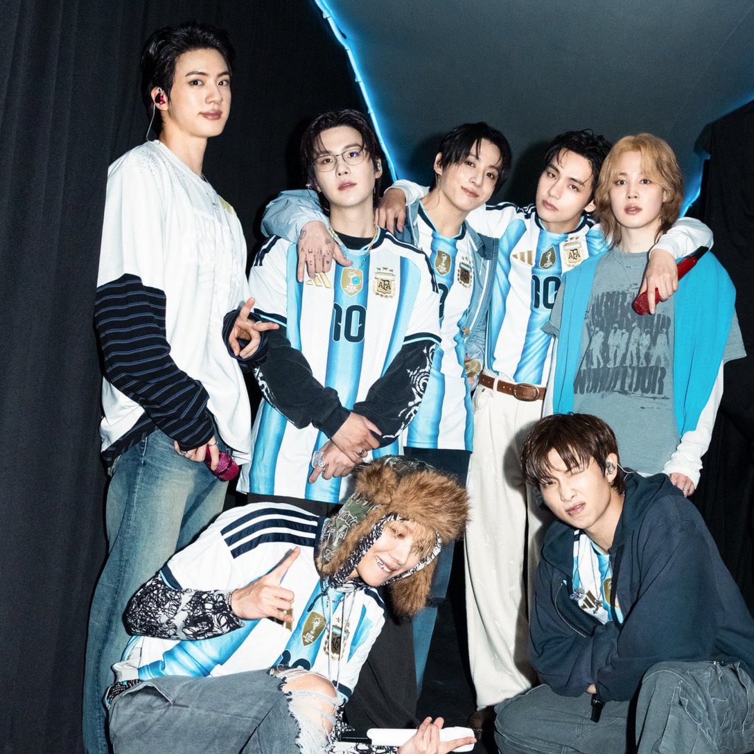 btsdaily77's tweet photo. My seven 🇦🇷 https://t.co/0niAoZ7Vrm
