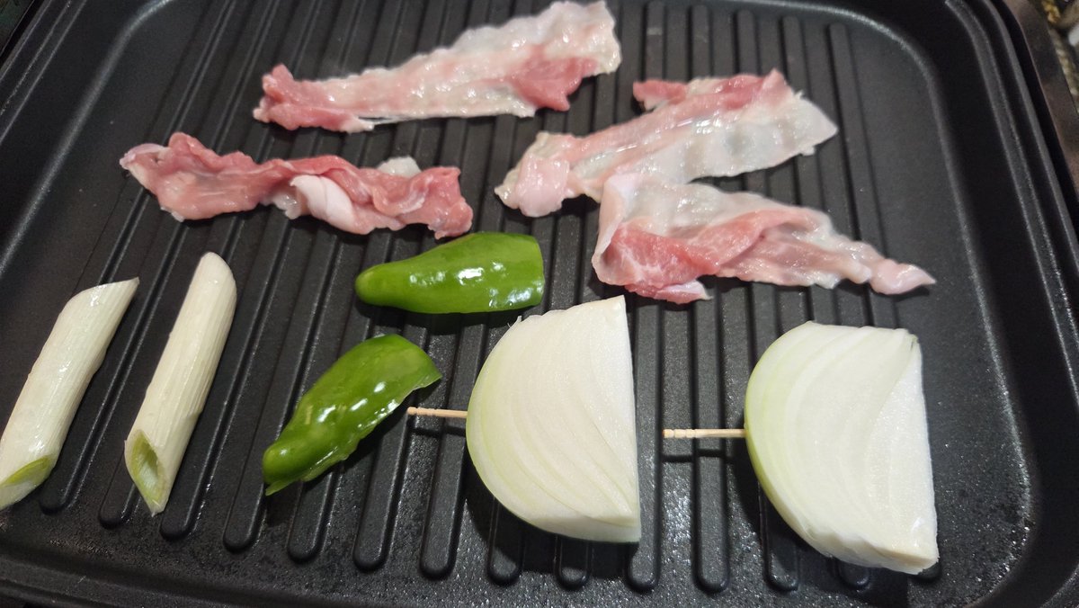 stitchblue4's tweet photo. 平日の昼前から焼肉は背徳感 https://t.co/HoPZgi51ts