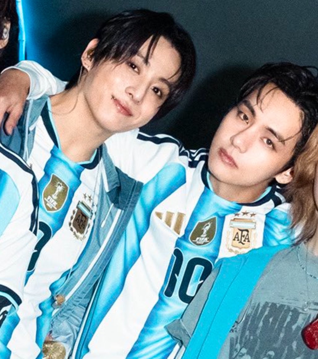 jungkovtae's tweet photo. TAEKOOK OMG https://t.co/jrtdemz9BQ