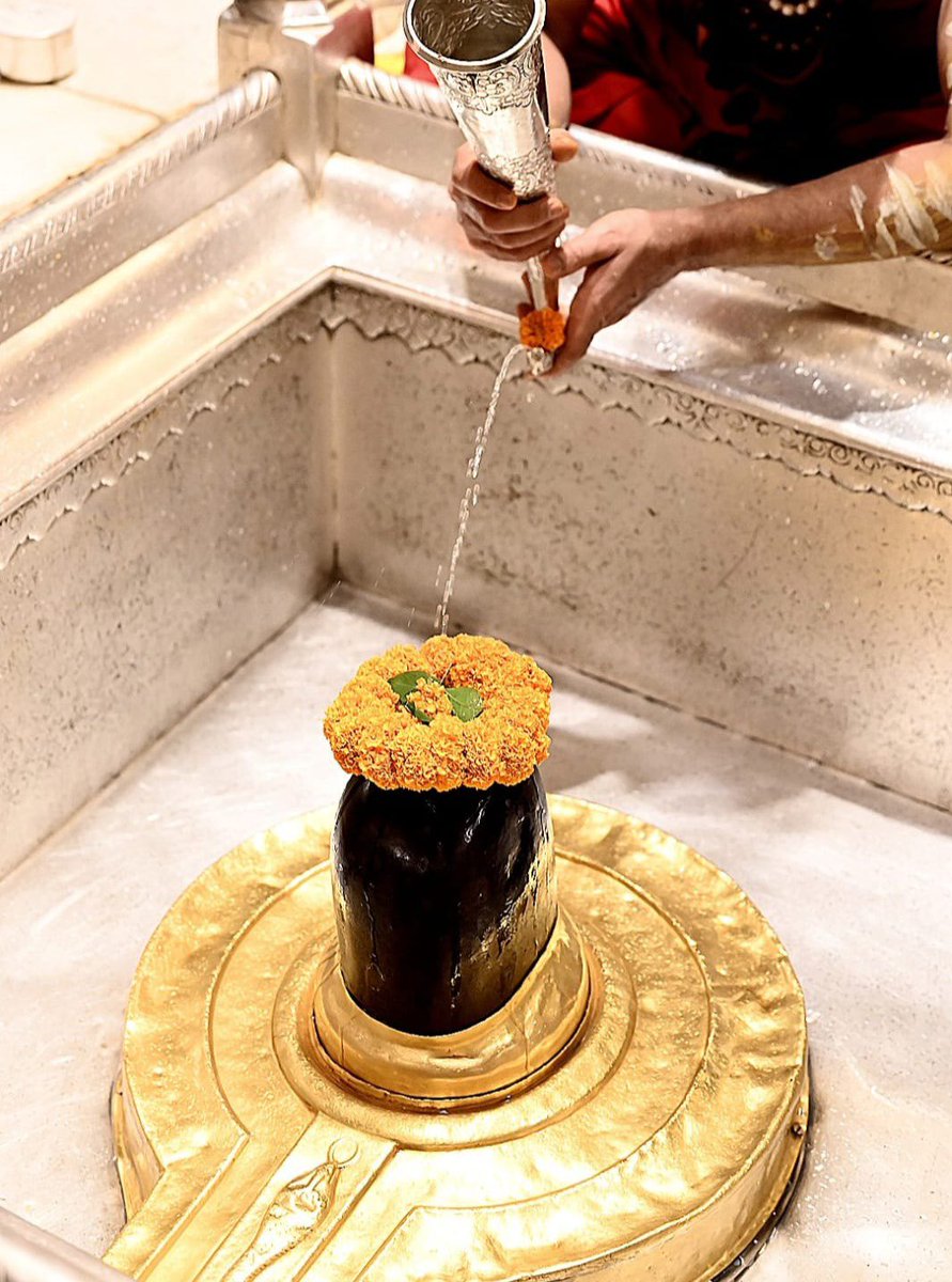 12Jyotirling's tweet photo. श्री काशी विश्वनाथ ज्योतिर्लिंग मंगला आरती श्रृंगार | 22.10.2026

Shri Kashi Vishwanath Jyotirlinga Mangala Aarti Shringar | 22.10.2026 https://t.co/1ReAiJHWPy