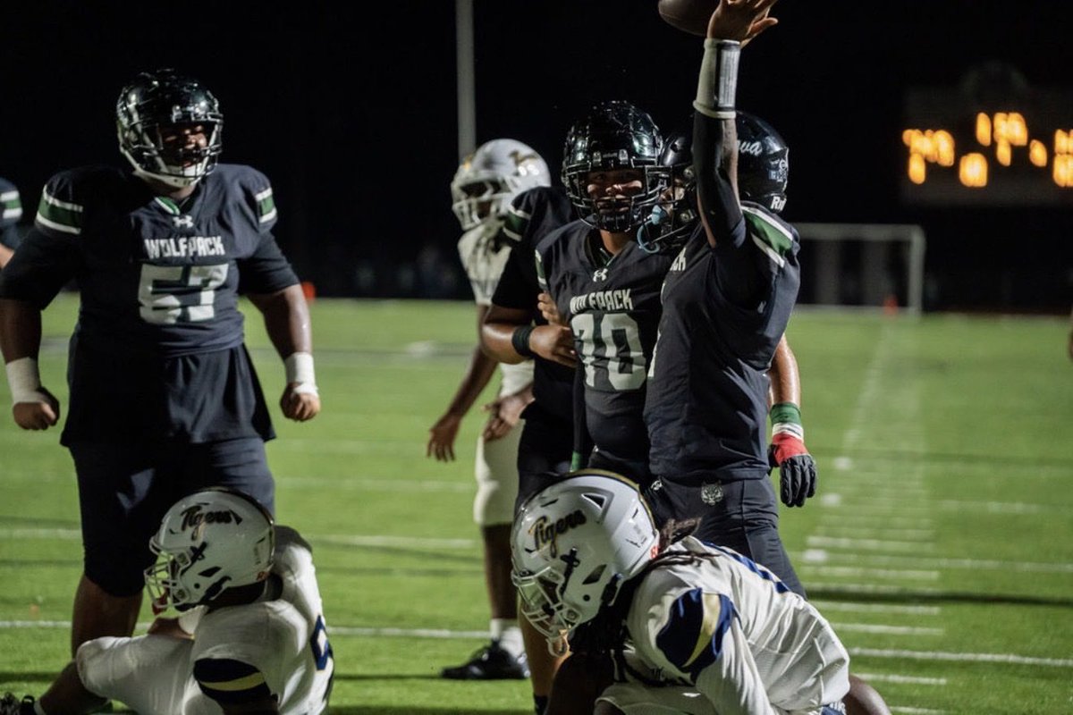 Deonthomas2008's tweet photo. Highlights from our win against Arlington #gowolves #cordova #wolfpack @FBWO_ @CordovaWolvesFB @3carlosedwards @kobebutler2028 @Cadenwade2009 https://t.co/OjJEtd4zHv