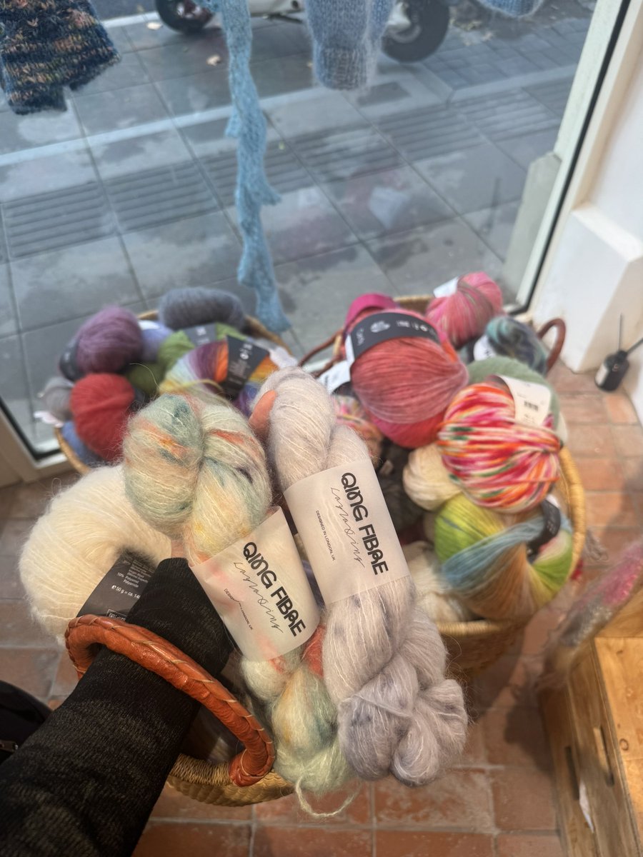 munyamao_'s tweet photo. 📍Re kint -永嘉路375号

上海で毛糸仕入れてきた🧶
手染めの毛糸たちが可愛くてちゃんと毛糸玉にしてもらえた。
日本で買えない輸入毛糸中心に爆買いできて満足〜ჱ̒՞ ̳ᴗ ̫ ᴗ ̳՞꒱
 #毛糸購入 https://t.co/xtNYFdSYjG