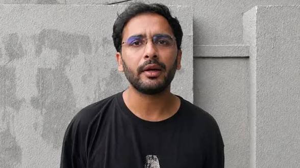 Kanthaswam80359's tweet photo. Welcome to 🇮🇳 :- 

In a proper meritocracy like 🇨🇳 or 🇸🇬, Asutosh Ranka would be an MP,  People's Delegate or Youth Secretary and be involved in making decisions affecting the lives of people 

He has the MERIT & ABILITY with a IIT  and a McKinsey background

In the MOTHER OF DEMOCRACY, He was jailed for 7 days for waving a flag and demanding transparency and many Indians are cheering his arrest 

What a country 🤯🤯🤯🤯