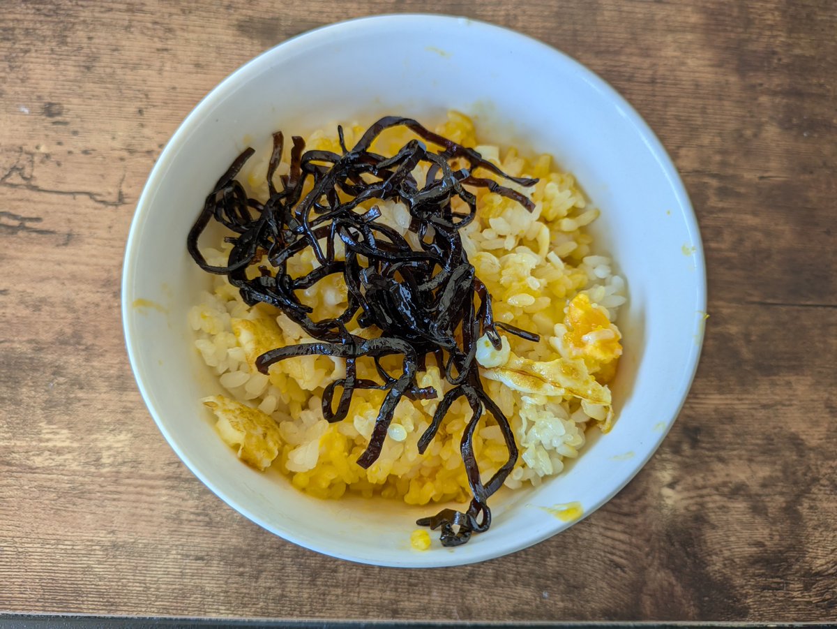 chan_odecoo's tweet photo. 目玉焼きご飯+しそ昆布

この組み合わせが美味すぎるから皆も食べてみてほしい！醤油は無しな！
発見した私、天才か？ https://t.co/uKDTQFKYdn