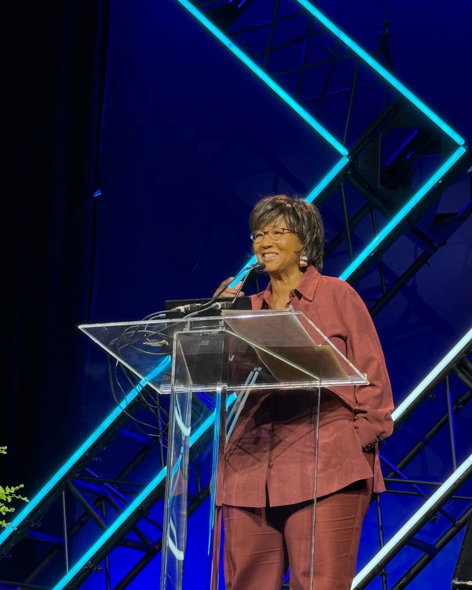 aafp's tweet photo. Today, @kishadavismd reminded us to "be bold, be brave, move to the front of the room." Because sometimes simply showing up and sitting in the front row leads to big things — and that's exactly what family physicians did today. You showed up. You elected new leaders at the Congress of Delegates. You learned new ways to meet your patients' needs. And you showed up for each other. We can't wait to do it all again tomorrow.