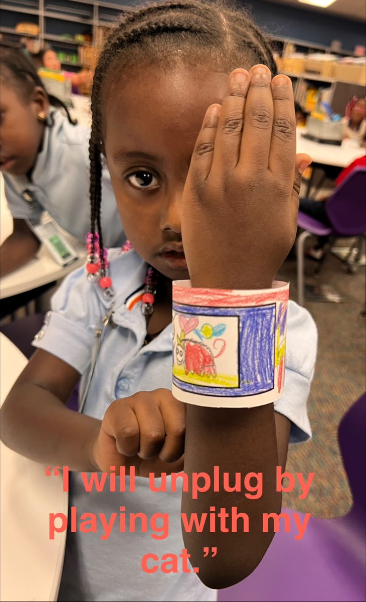 thaleyesLibrary's tweet photo. Digital Citizenship week in the library has @HaleyHornFrogs kinder students learning about balancing screen time with other activities. They made bracelets showing an activity that they can do when they “unplug” from technology. @IrvingLibraries https://t.co/UZWXOBIA6V