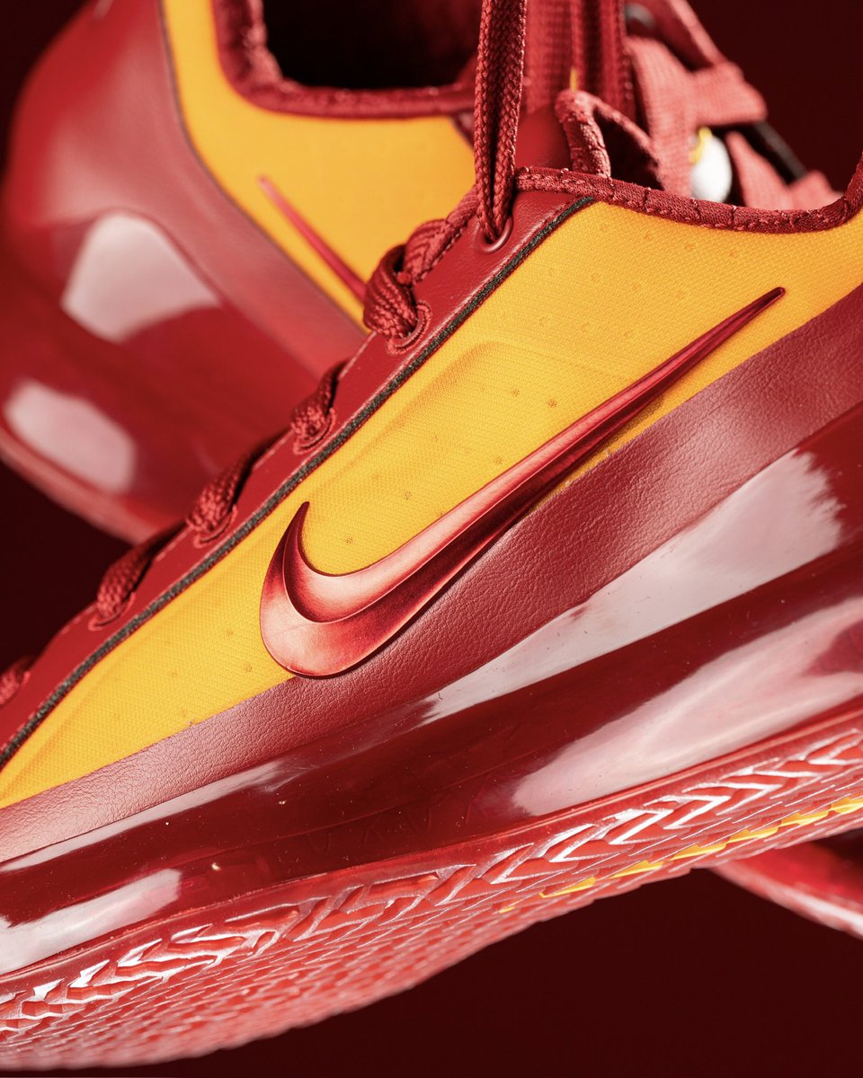 USCWBB's tweet photo. JuJu’s LEBRON NXXT GEN USC PE is as elite as you’d expect 😮‍💨 https://t.co/5mxW0MwO44