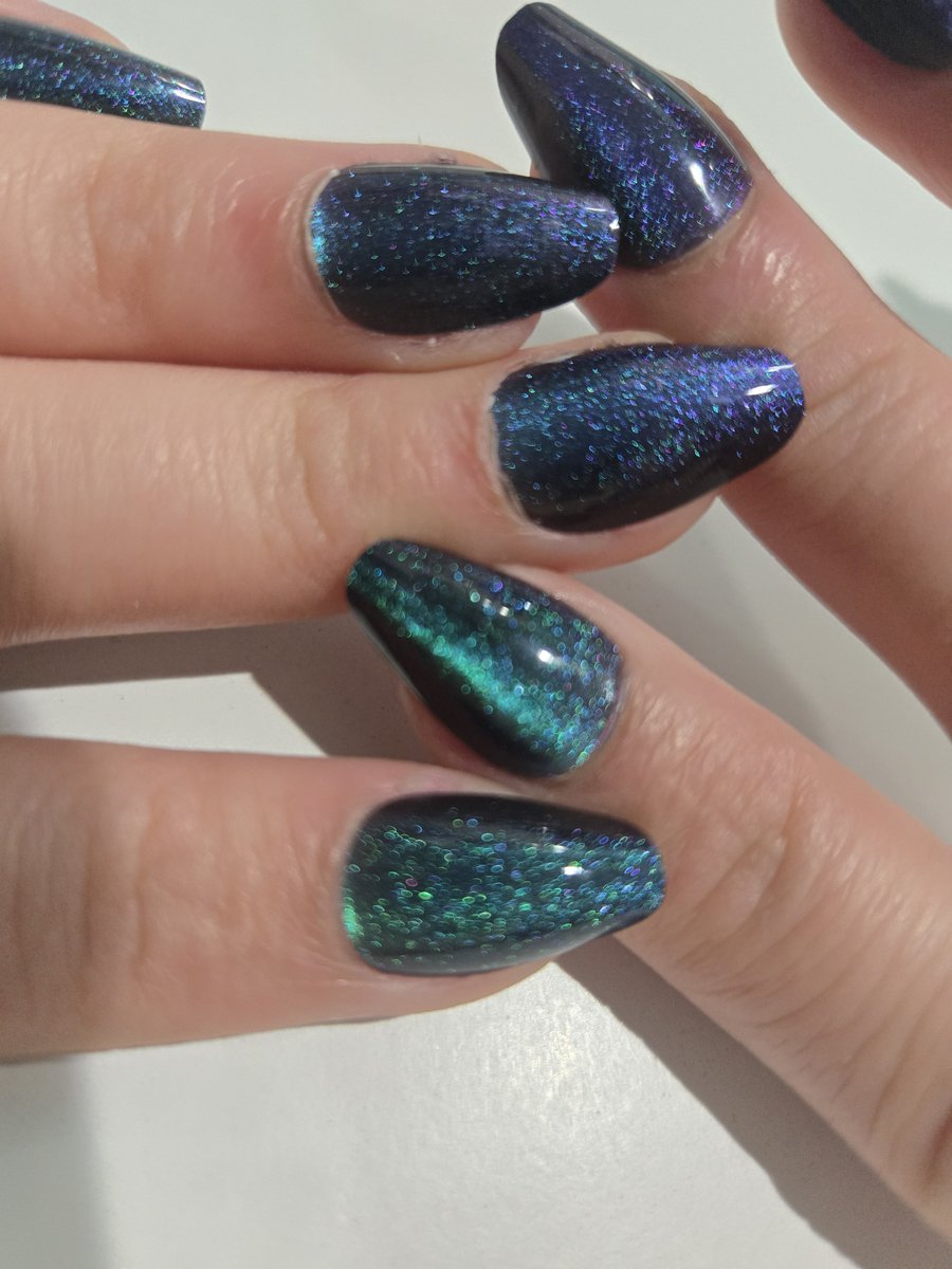 Lucianna_real's tweet photo. Just a girl who has entered her villain era 💅😈 #badbitch #nails #galaxy #magnetic https://t.co/H4NcCbfqc0